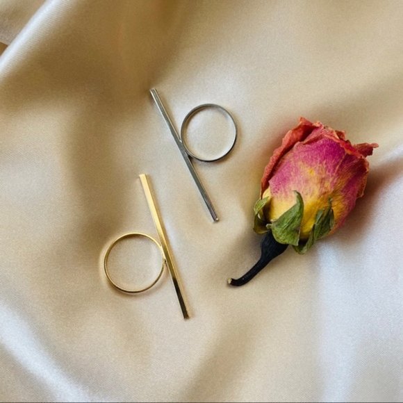 Minimalist Wire Ring Bar Ring - Picture 2 of 9